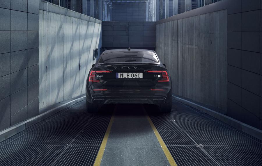  Volvo S60 T8 Polestar Engineered 2018 года  (WW) (фото 12 из 51)